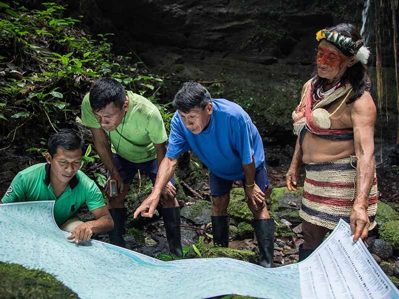 A Waorani elder leading a mapping exercise