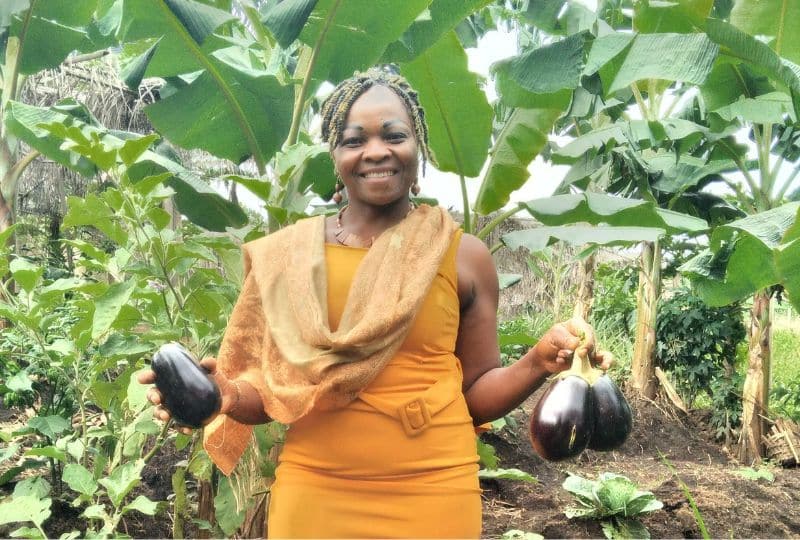 Julie Gagoe Tchoko holding aubergines
