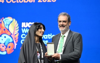 Simon receiving the award from Razan