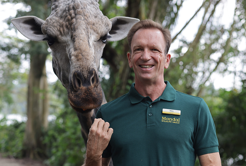 Mike Barclay 2 web Mike Barclay and giraffe